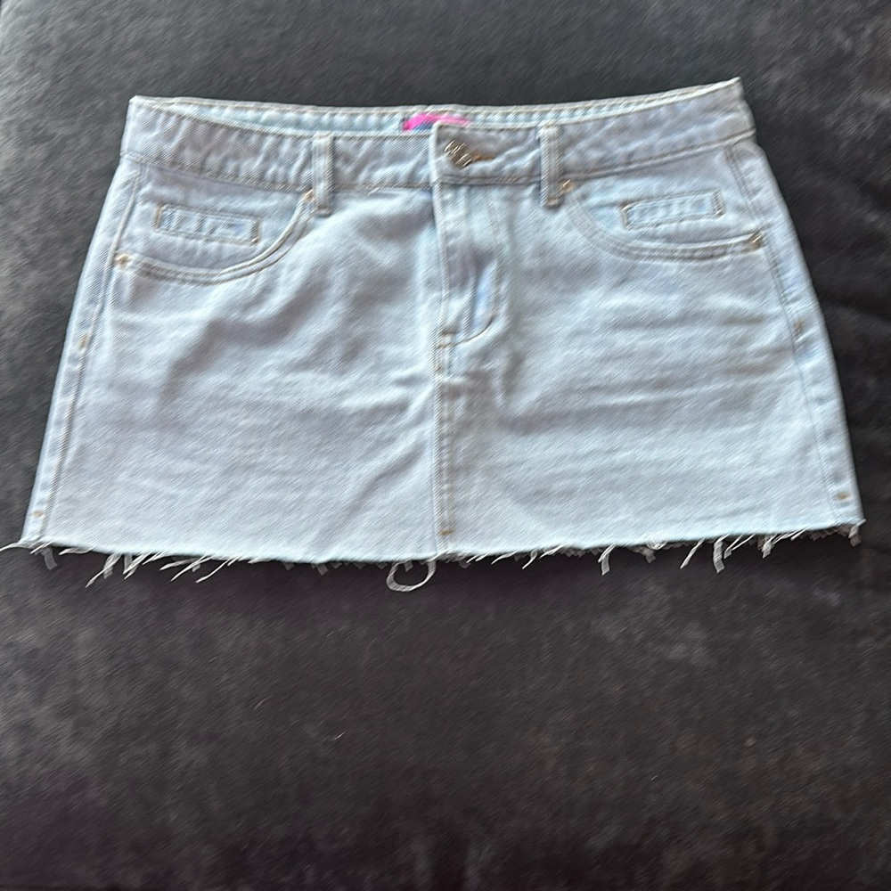 Denim mini skirt from Pac Sun… Never been worn. Size medium
